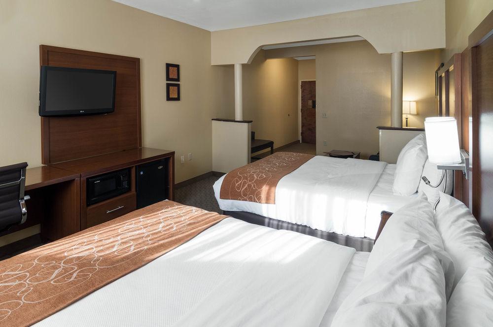 ควอลิตี สวีท Hotel มิดแลนด์ ภายนอก รูปภาพ