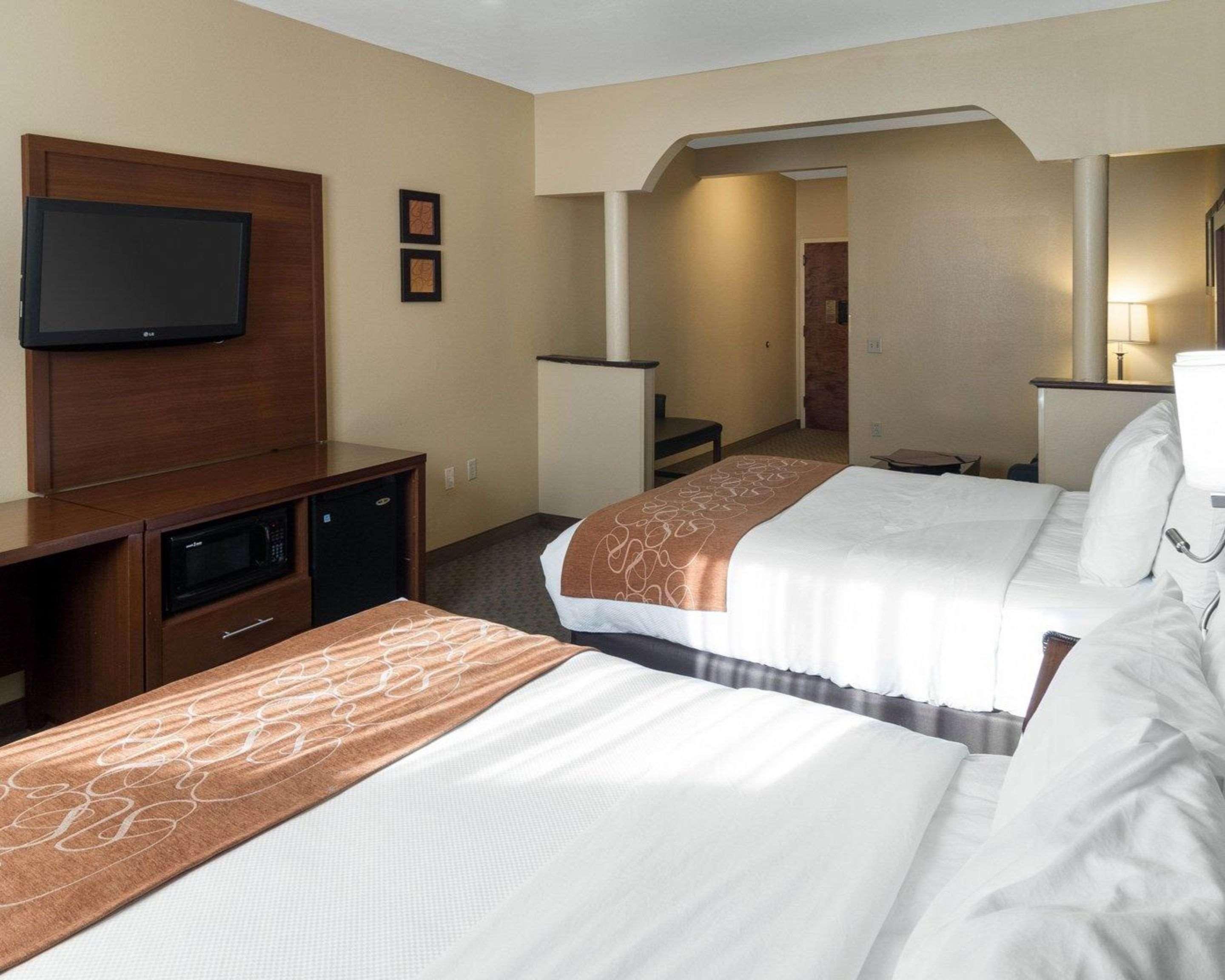 ควอลิตี สวีท Hotel มิดแลนด์ ภายนอก รูปภาพ