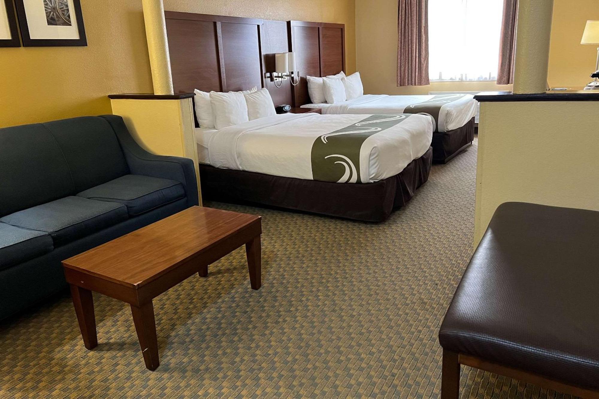 ควอลิตี สวีท Hotel มิดแลนด์ ภายนอก รูปภาพ